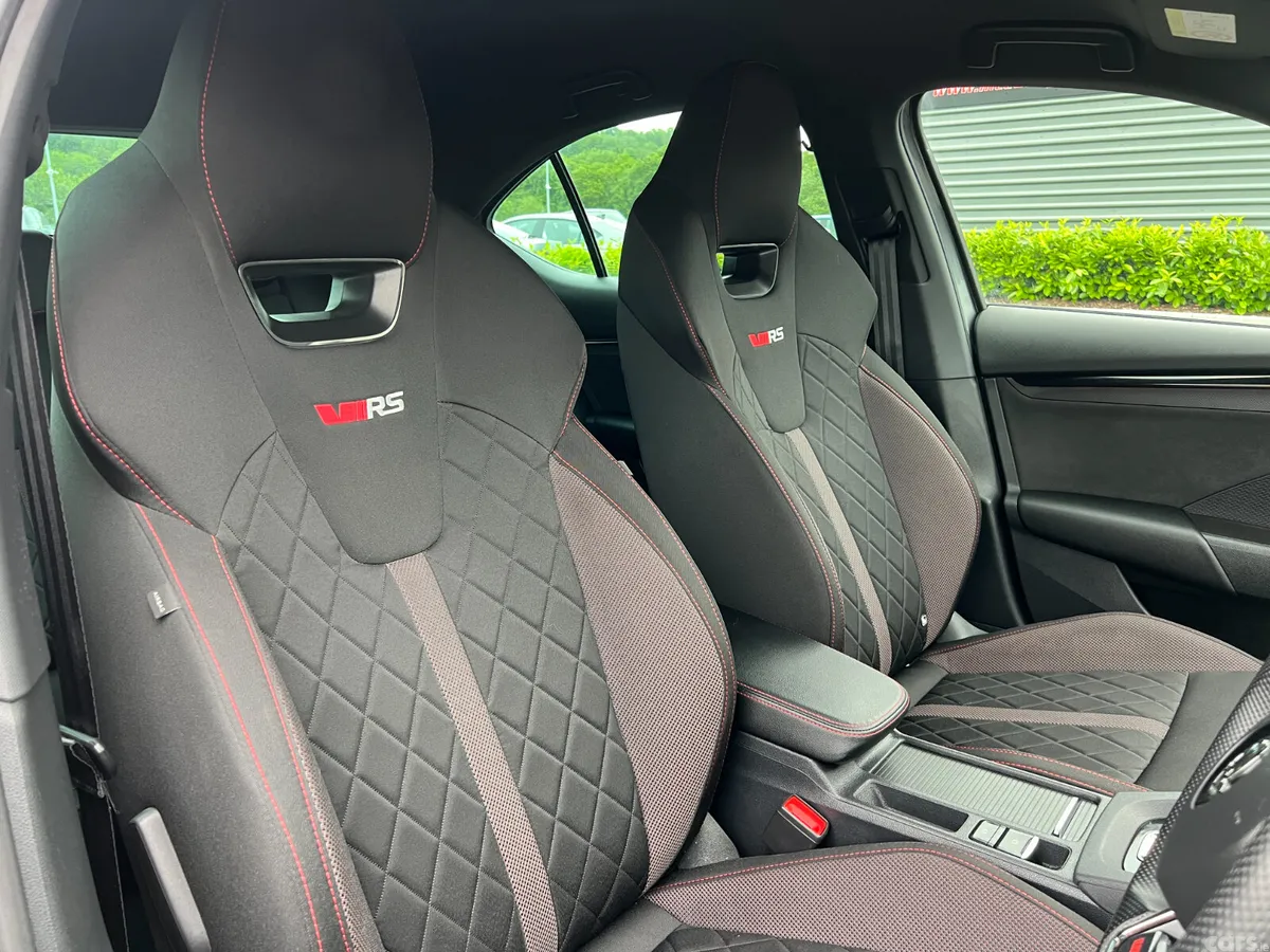 Skoda Octavia Hatchback, Diesel, 2023, Grey