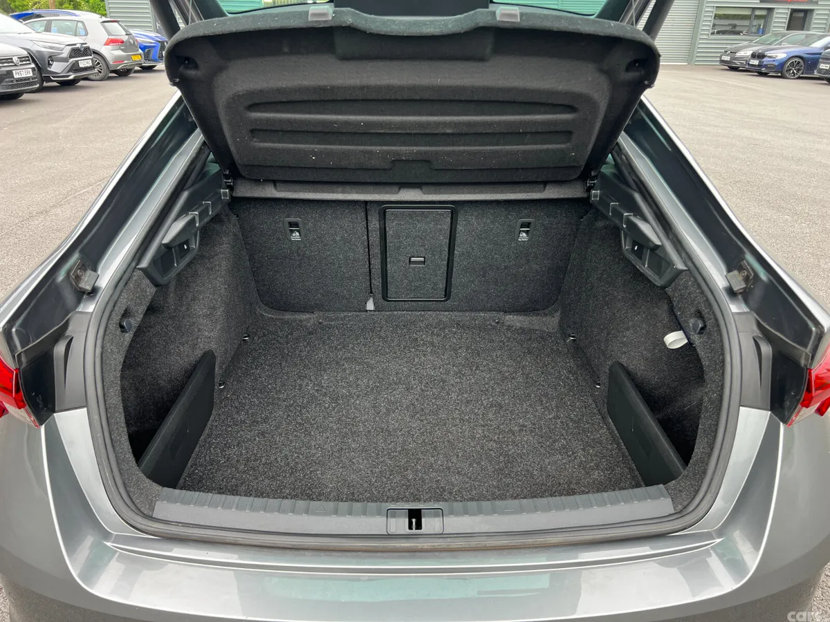 Skoda Octavia Hatchback, Diesel, 2023, Grey