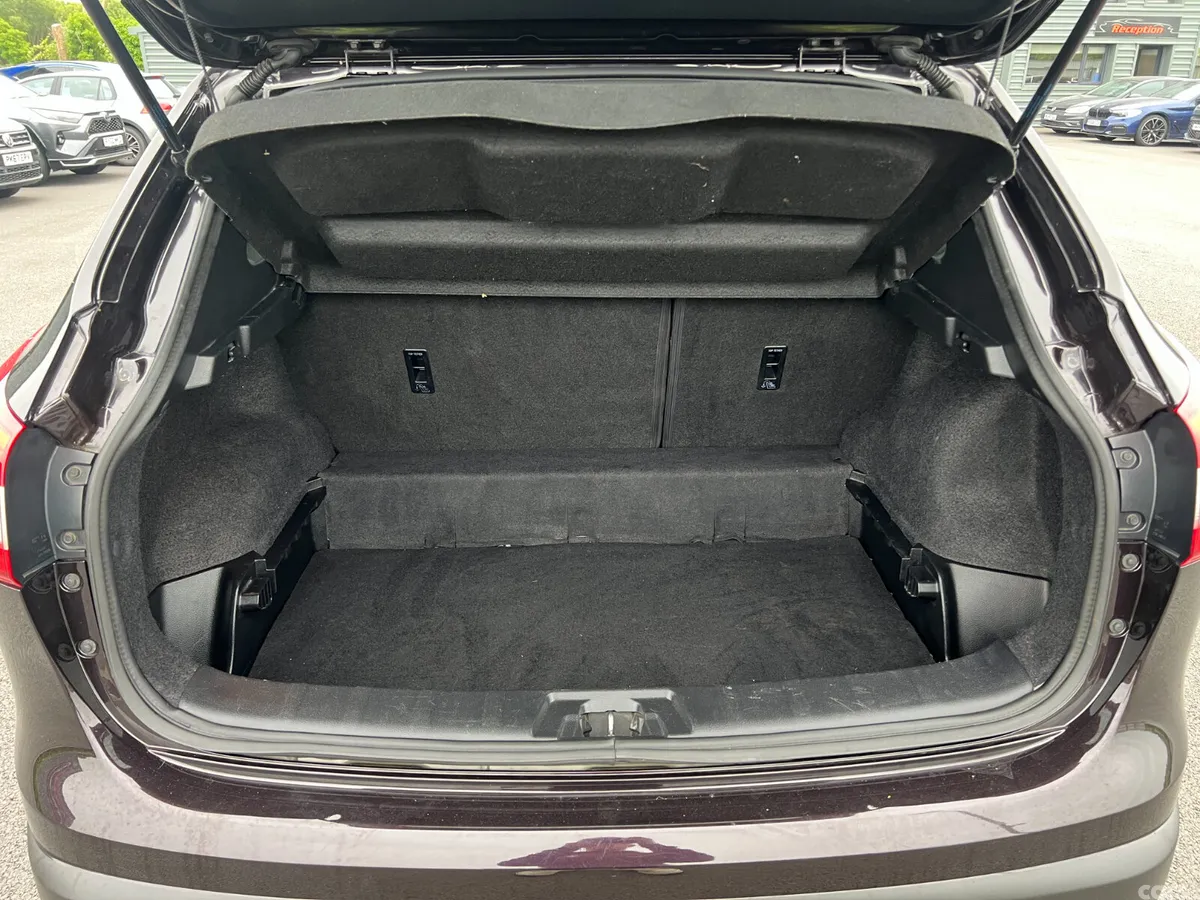 Nissan Qashqai SUV, Diesel, 2017, Black