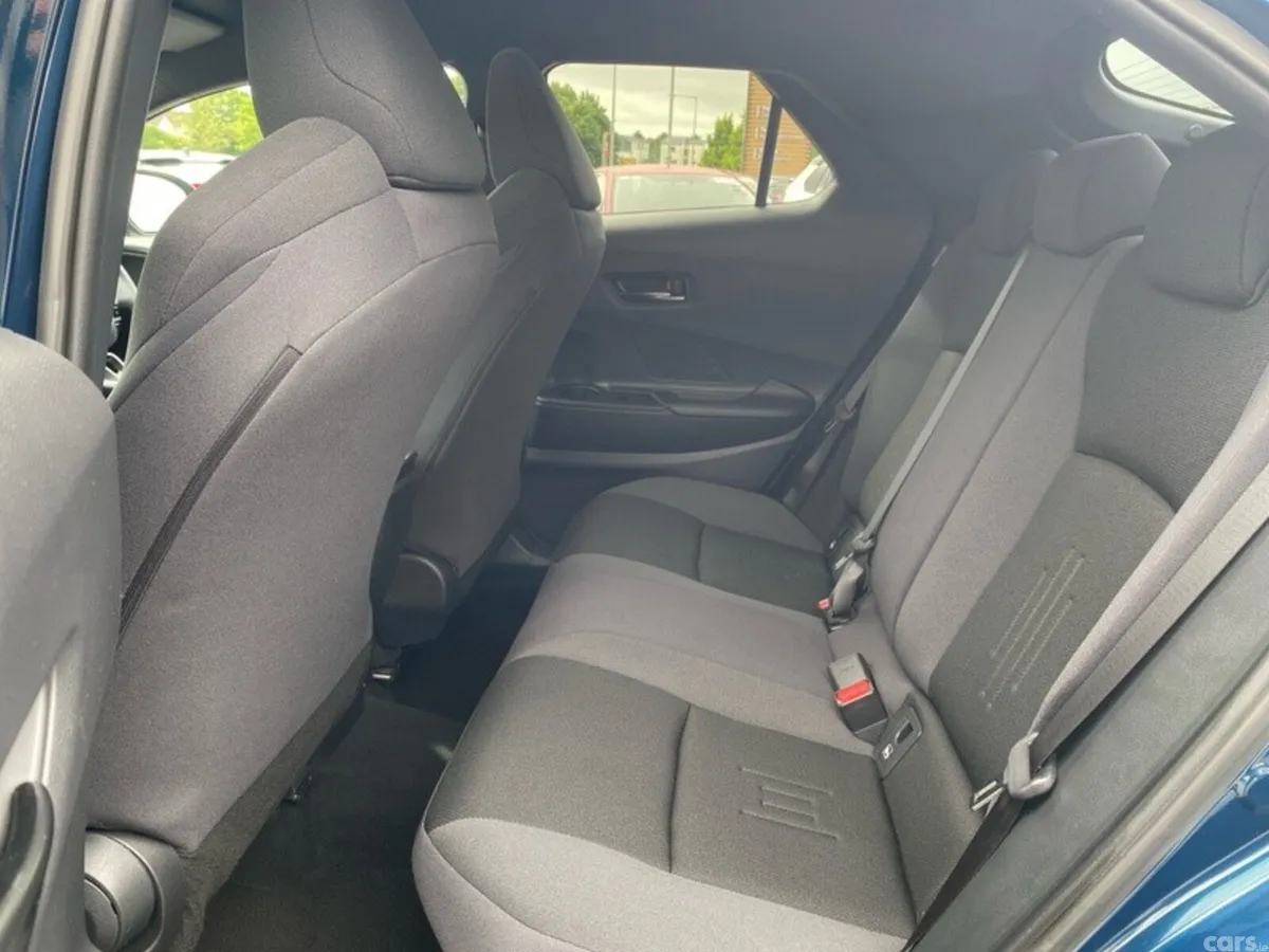 Toyota C-HR SUV, Petrol Hybrid, 2024, Blue