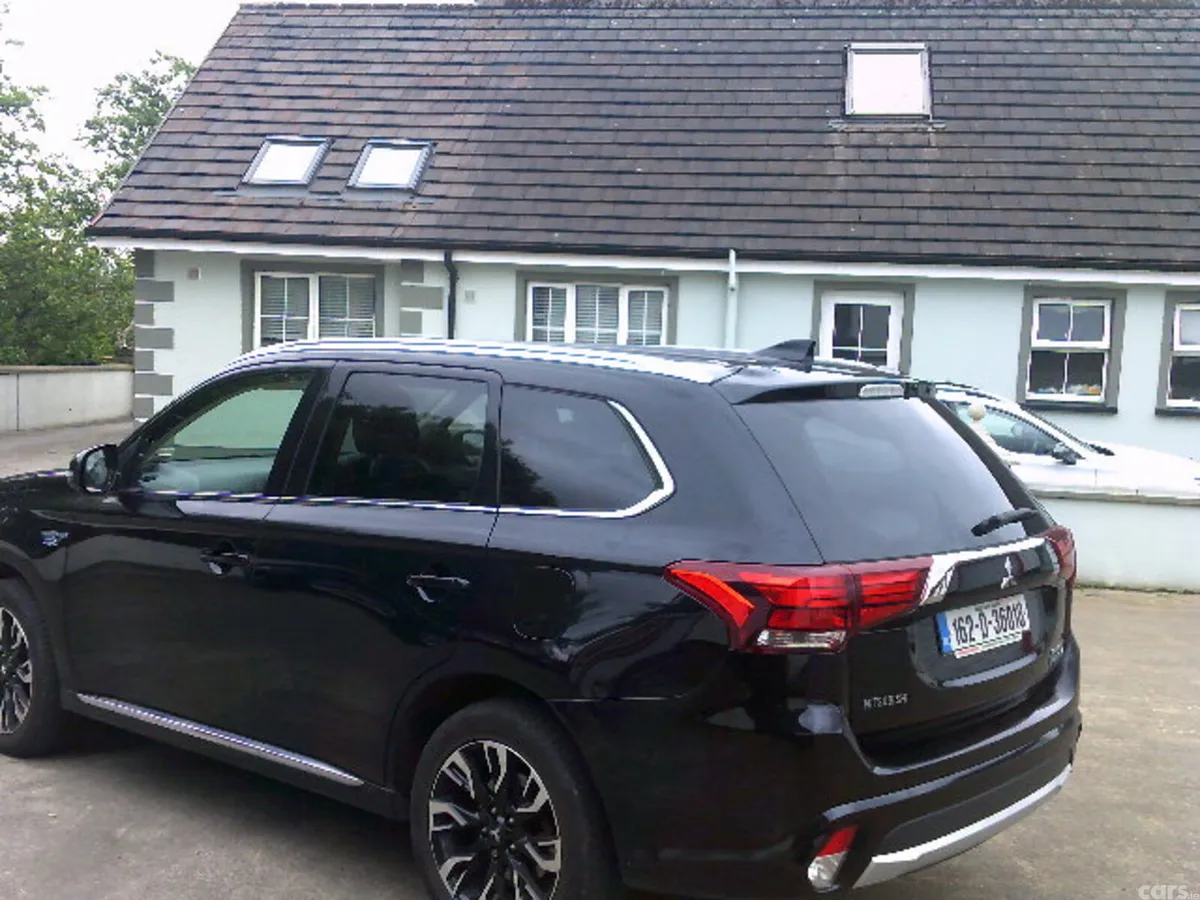 Mitsubishi Outlander SUV, Petrol Plug-in Hybrid, 2016, Black