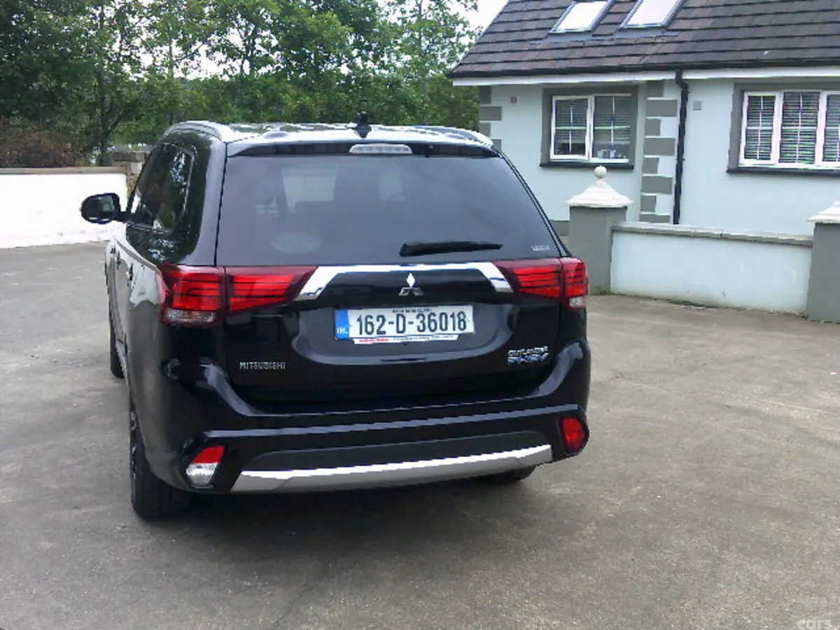 Mitsubishi Outlander SUV, Petrol Plug-in Hybrid, 2016, Black