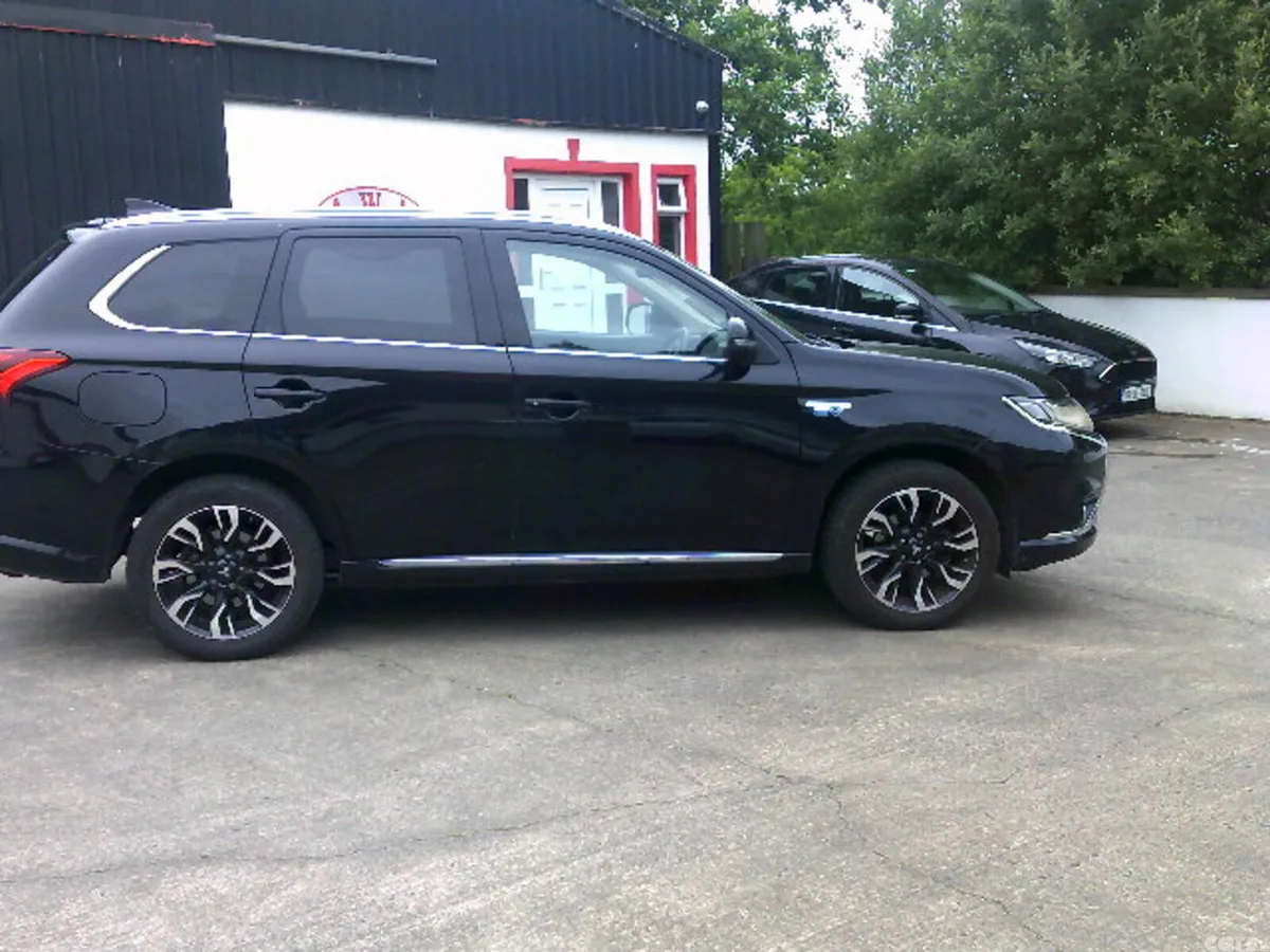 Mitsubishi Outlander SUV, Petrol Plug-in Hybrid, 2016, Black