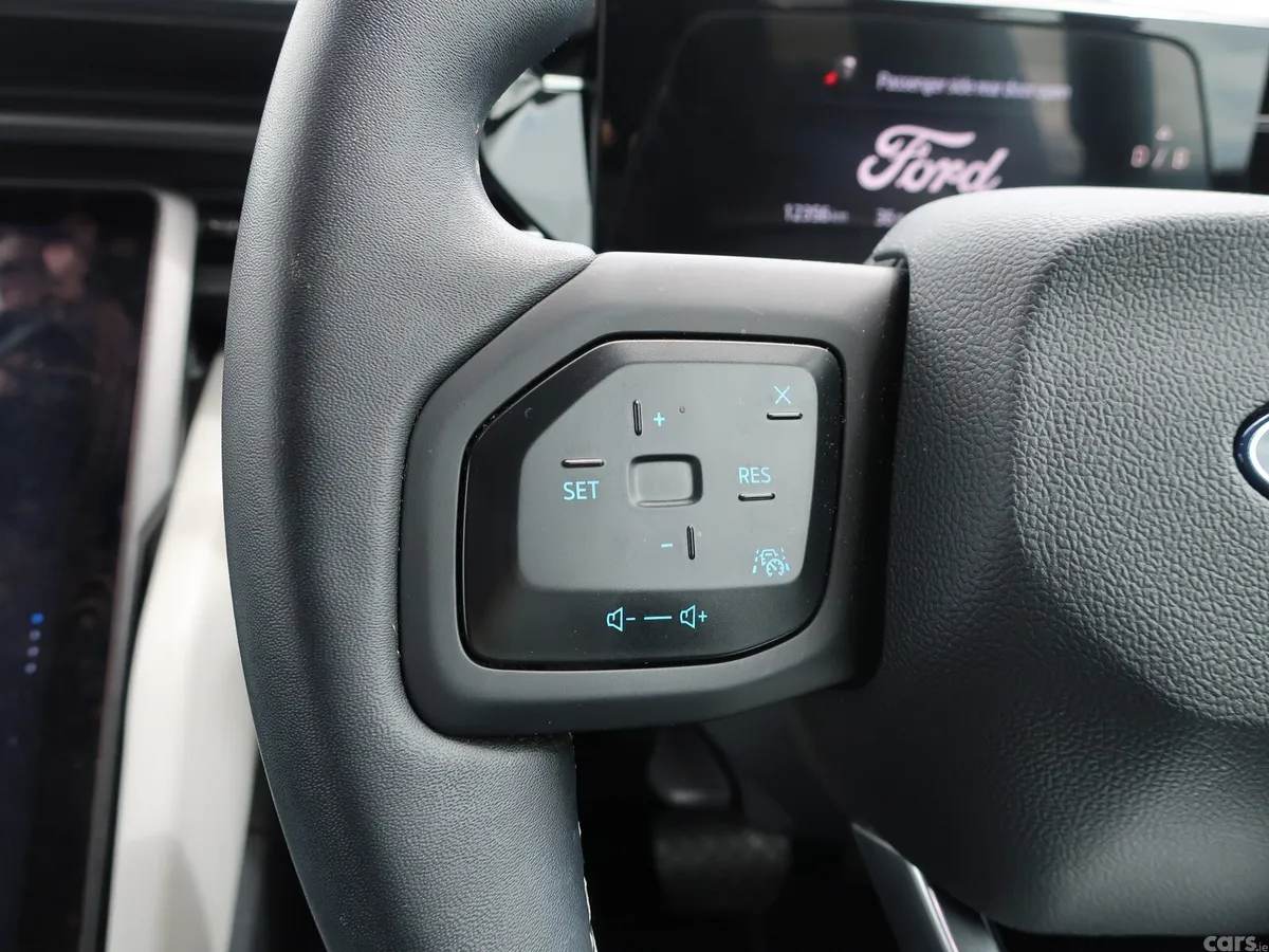 Ford Explorer MPV, Electric, 2026, Blue