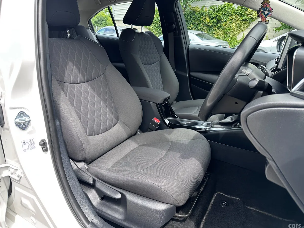 Toyota Corolla Saloon, Petrol Hybrid, 2021, White