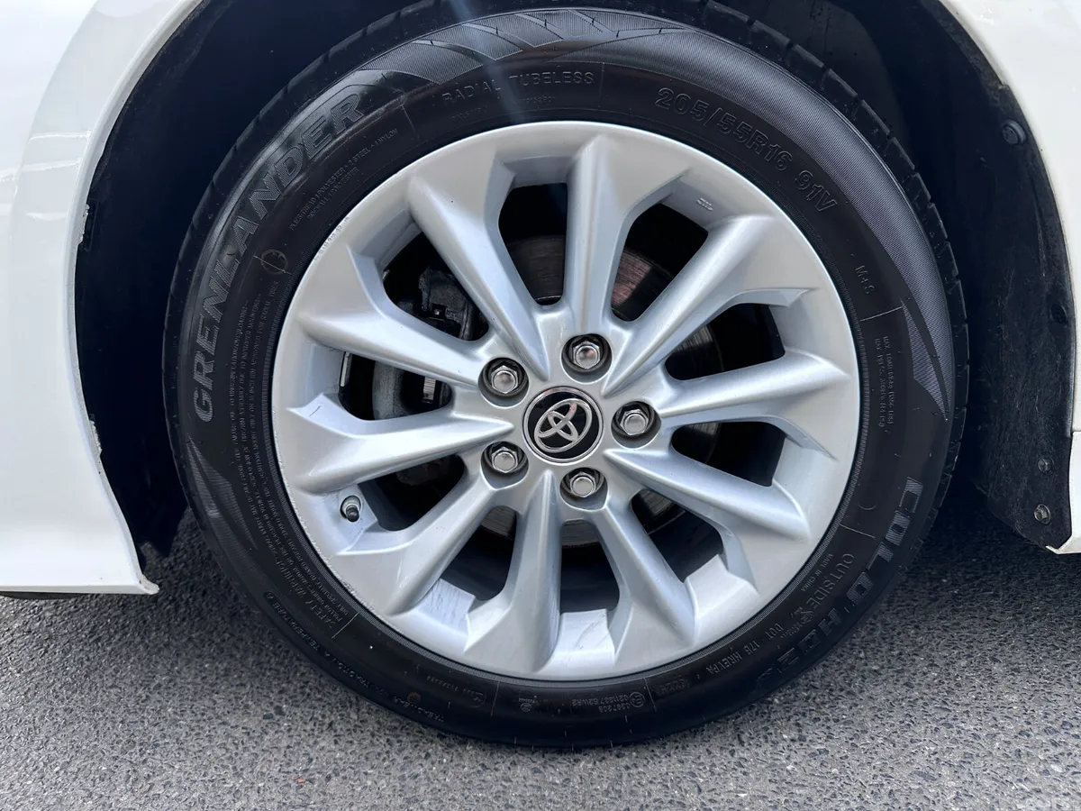 Toyota Corolla Saloon, Petrol Hybrid, 2021, White