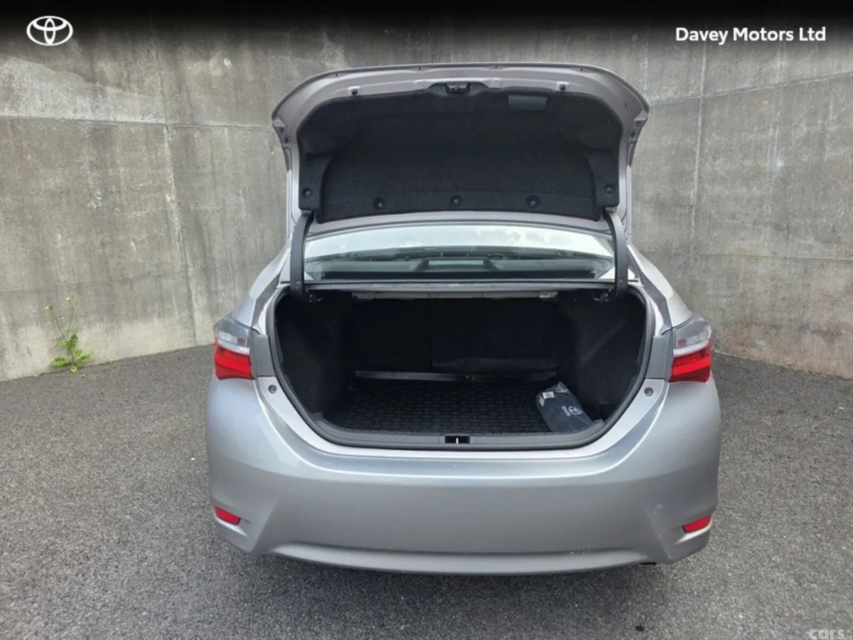 Toyota Corolla Saloon, Petrol, 2018, Grey