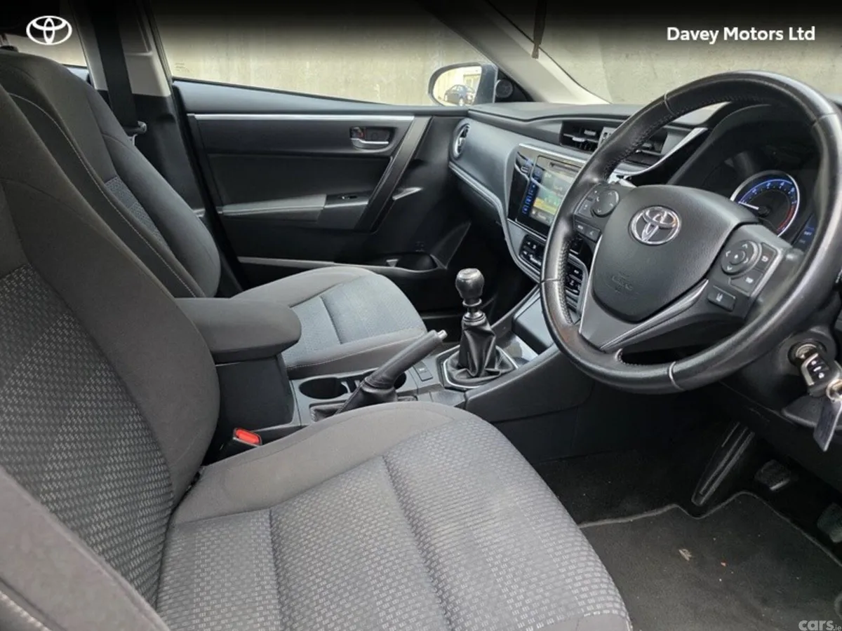 Toyota Corolla Saloon, Petrol, 2018, Grey