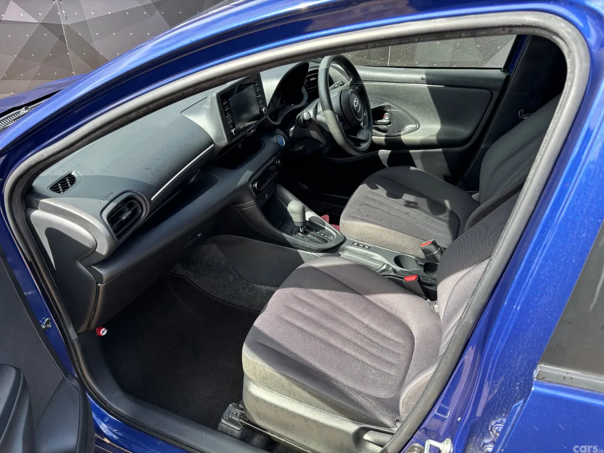 Toyota Yaris Hatchback, Petrol Hybrid, 2021, Blue