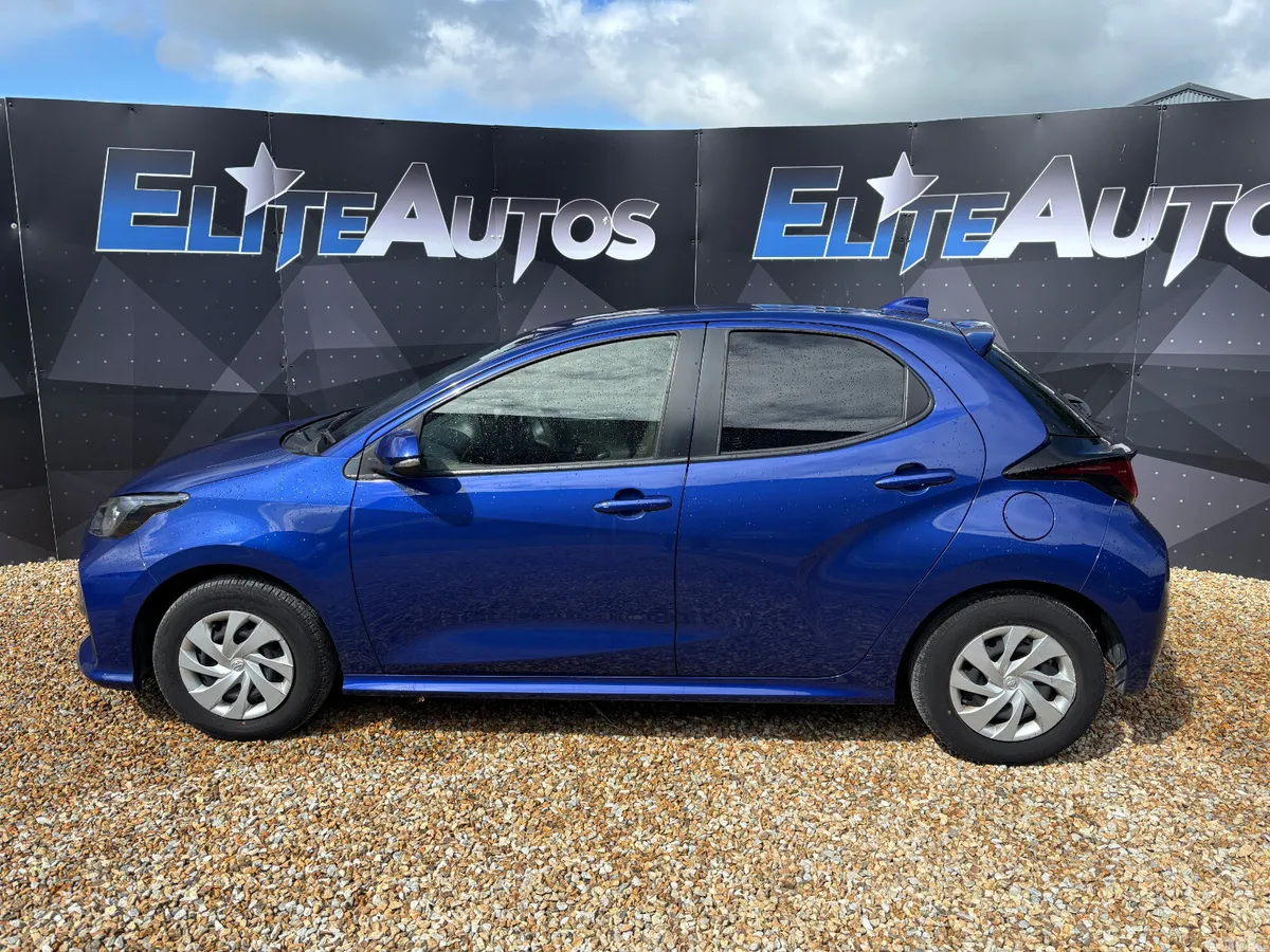 Toyota Yaris Hatchback, Petrol Hybrid, 2021, Blue