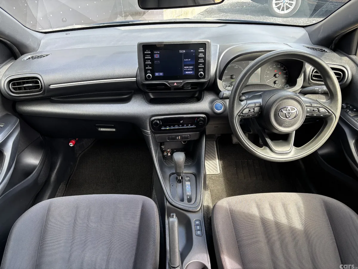 Toyota Yaris Hatchback, Petrol Hybrid, 2021, Blue