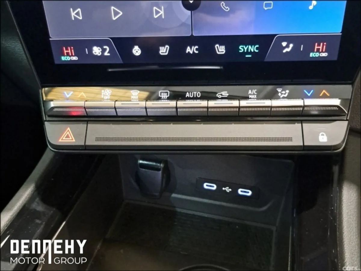 Renault Austral SUV, Petrol Hybrid, 2023, Red