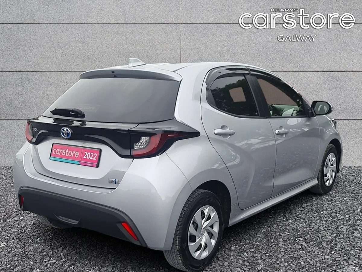 Toyota Yaris Hatchback, Petrol Hybrid, 2022, Silver