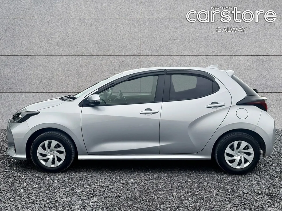 Toyota Yaris Hatchback, Petrol Hybrid, 2022, Silver