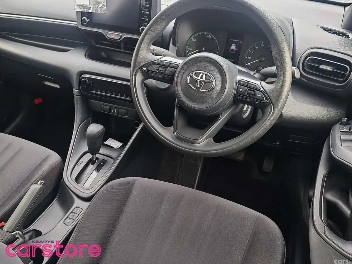 Toyota Yaris Hatchback, Petrol Hybrid, 2022, Silver