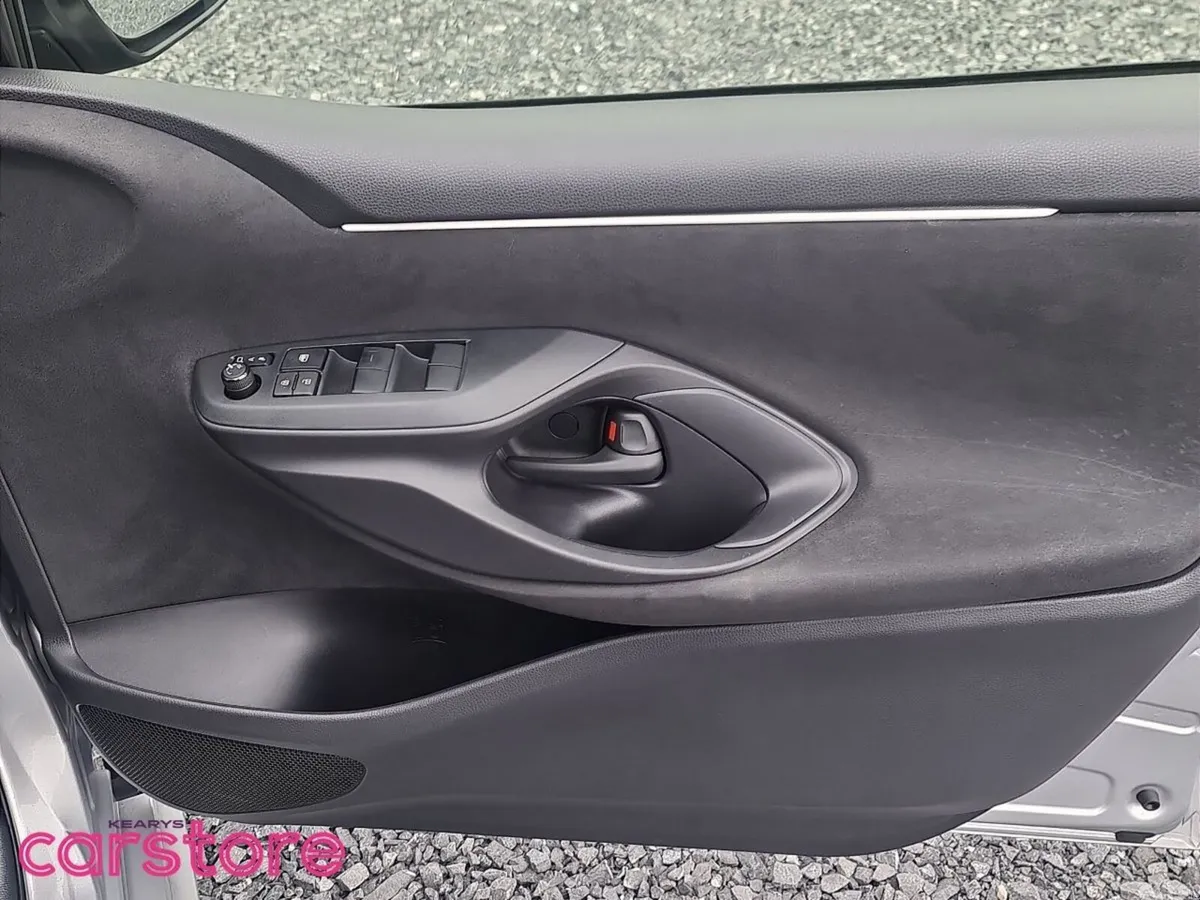Toyota Yaris Hatchback, Petrol Hybrid, 2022, Silver