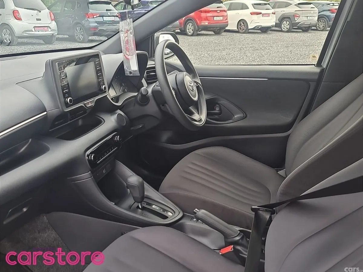 Toyota Yaris Hatchback, Petrol Hybrid, 2022, Silver