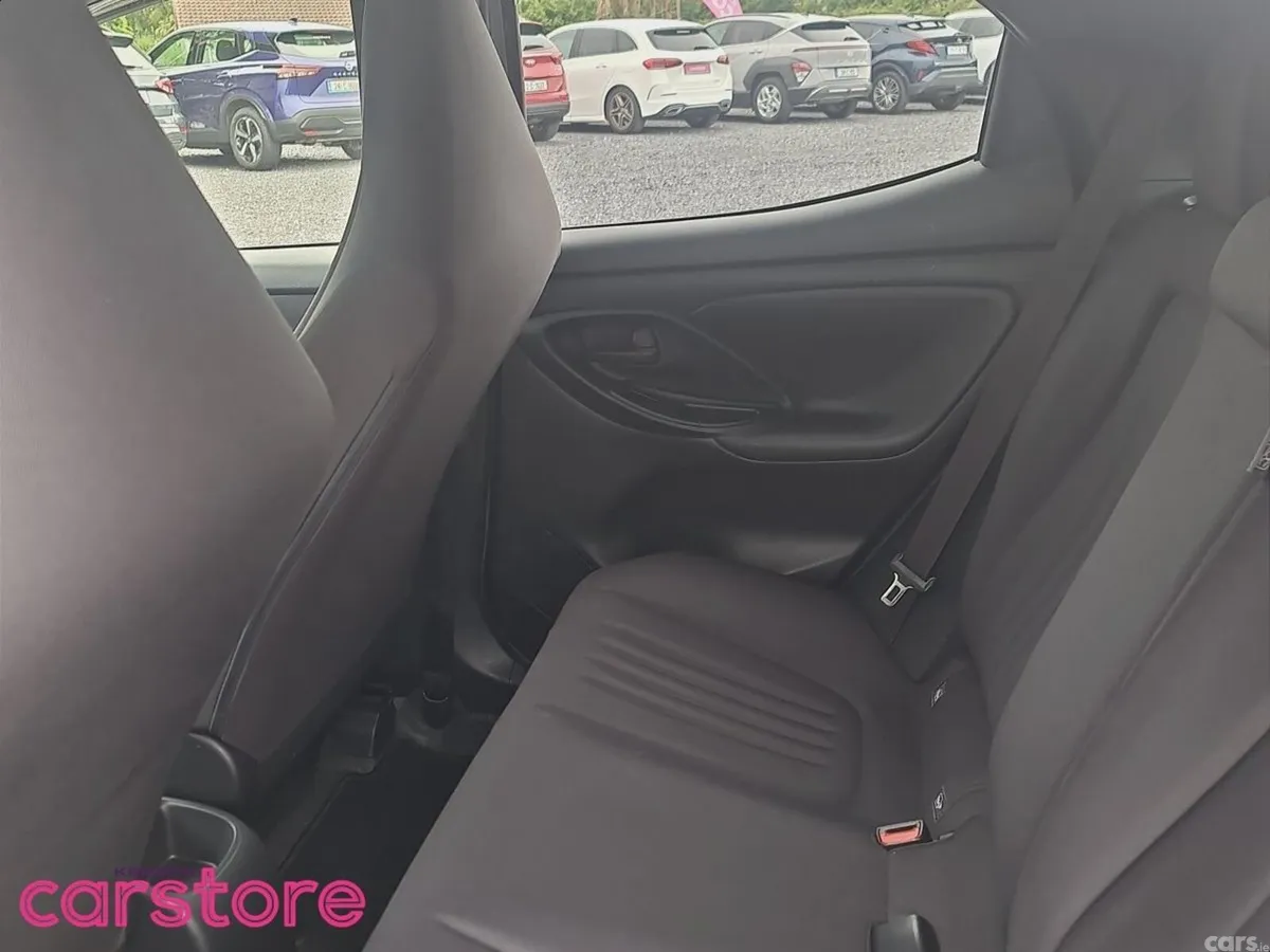 Toyota Yaris Hatchback, Petrol Hybrid, 2022, Silver