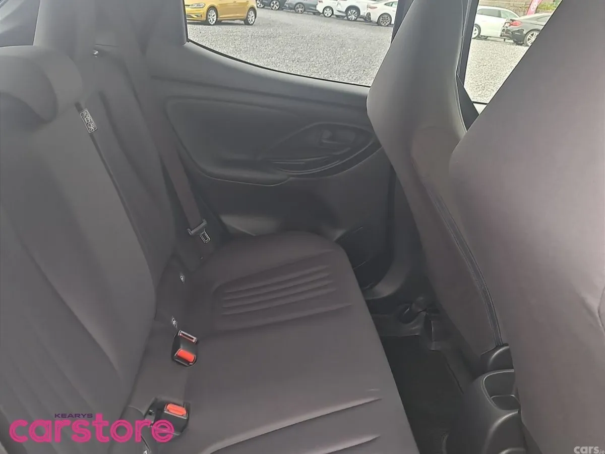 Toyota Yaris Hatchback, Petrol Hybrid, 2022, Silver