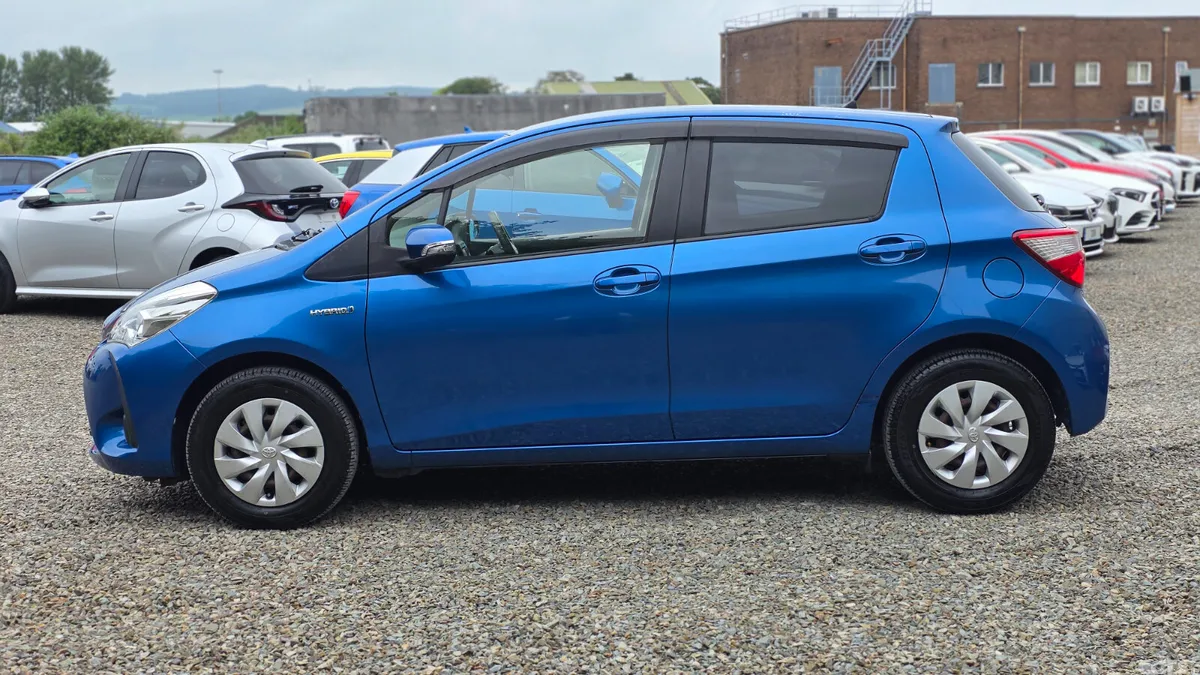 Toyota Vitz Hatchback, Petrol Hybrid, 2017, Blue