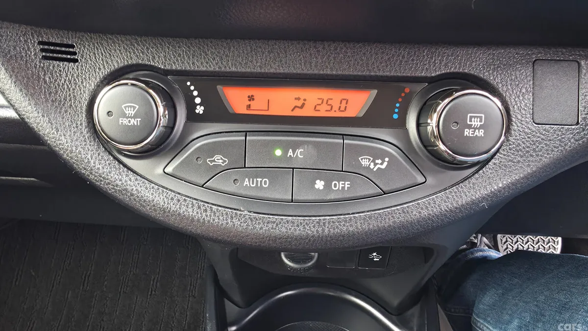 Toyota Vitz Hatchback, Petrol Hybrid, 2017, Blue