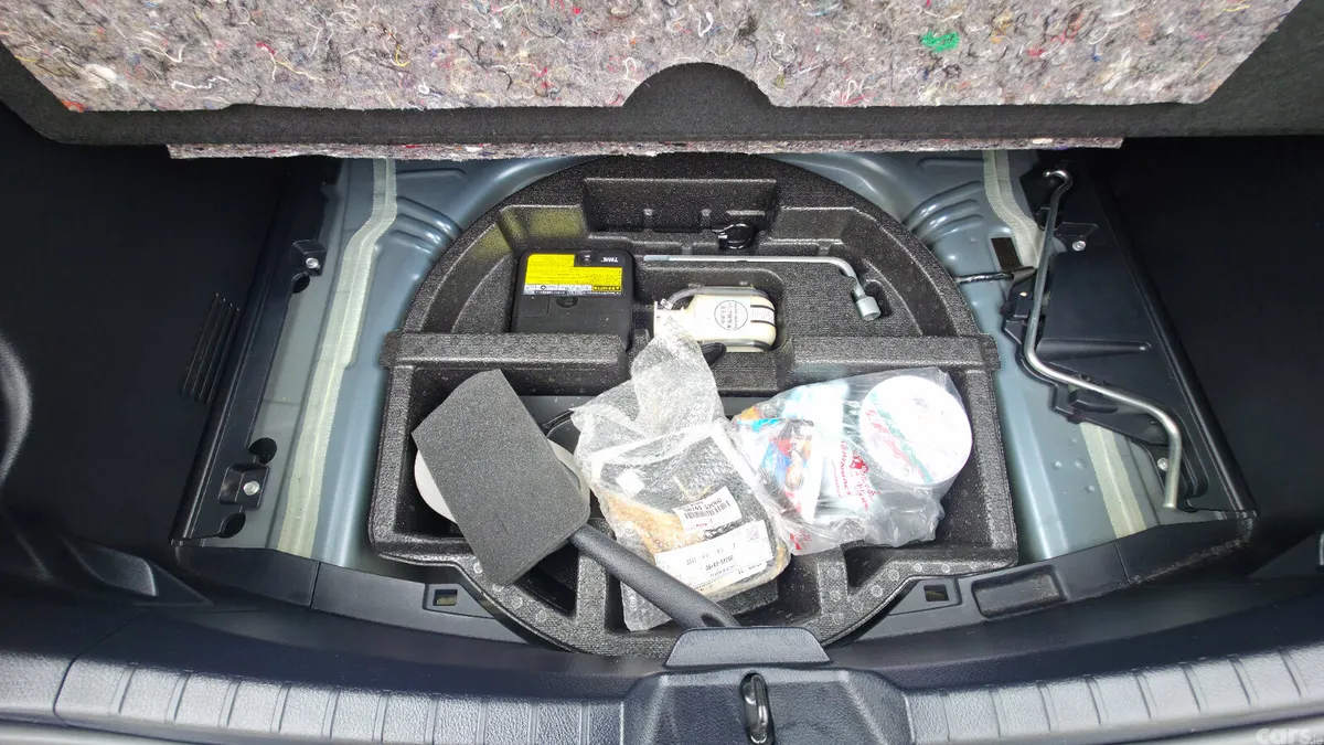 Toyota Vitz Hatchback, Petrol Hybrid, 2017, Blue