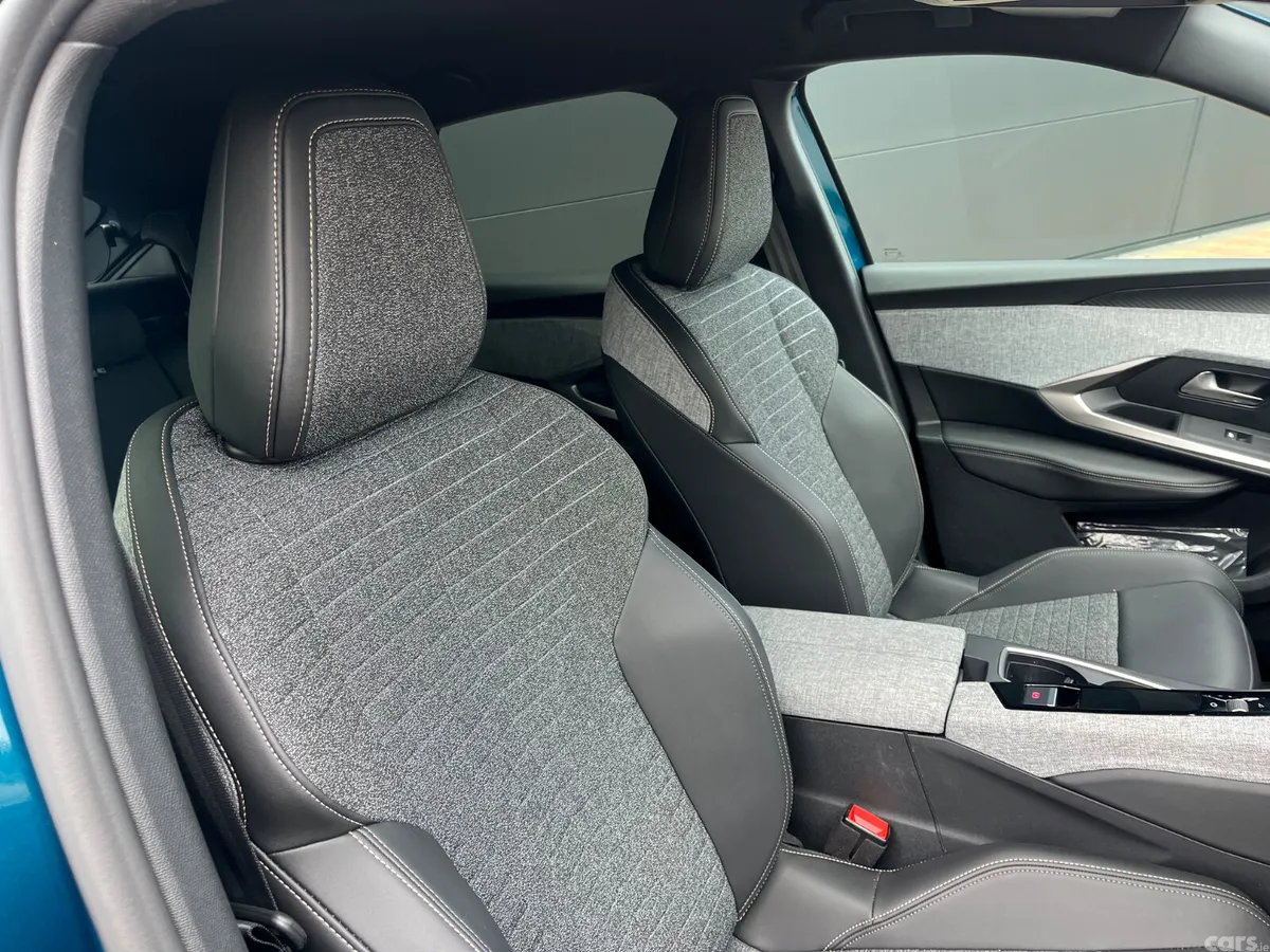 Peugeot 3008 MPV, Petrol Hybrid, 2026, Blue