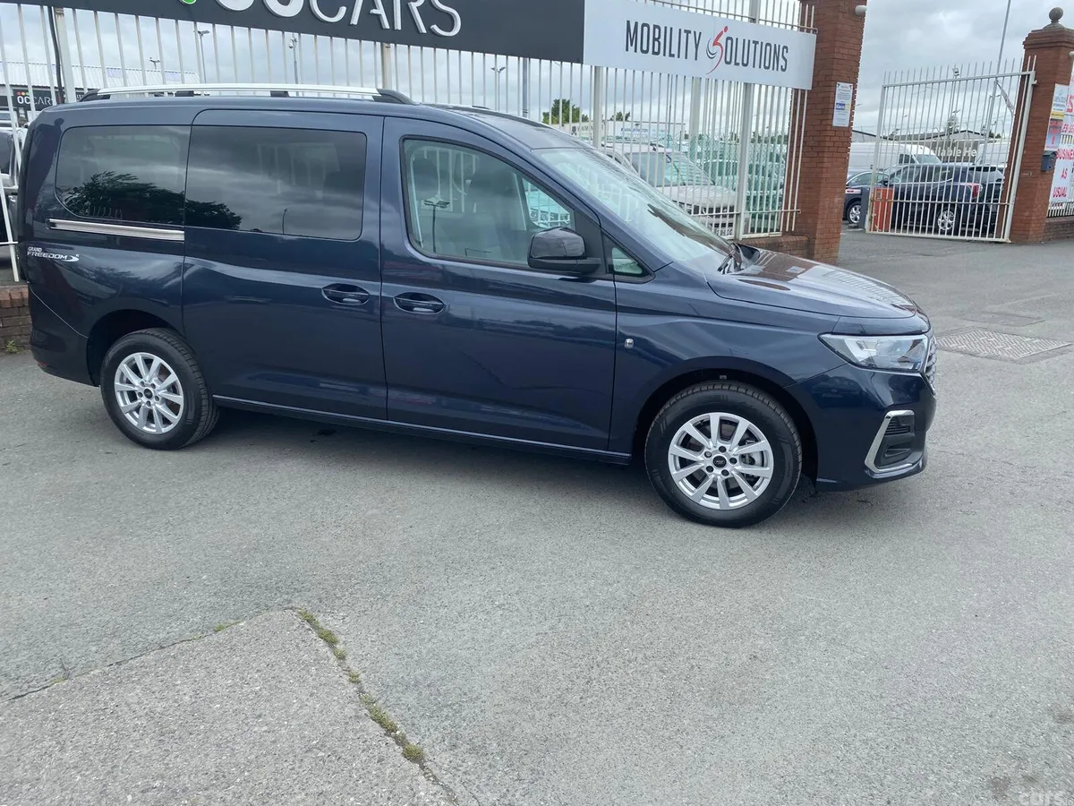 Ford Tourneo Connect MPV, Diesel, 2024, Blue
