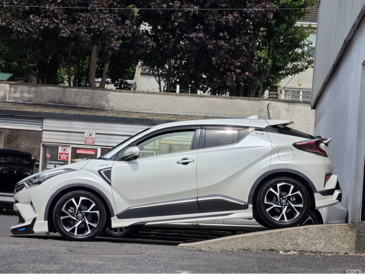 Toyota C-HR MPV, Petrol Hybrid, 2019, Silver