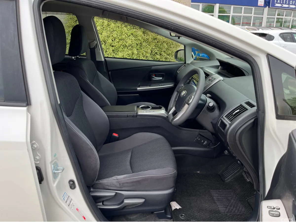 Toyota Prius MPV, Petrol Hybrid, 2015, White