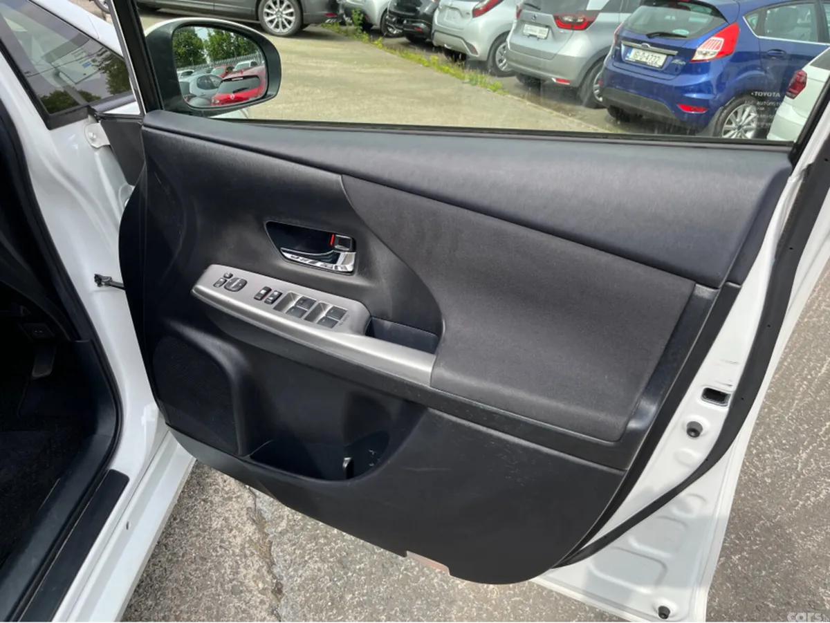 Toyota Prius MPV, Petrol Hybrid, 2015, White