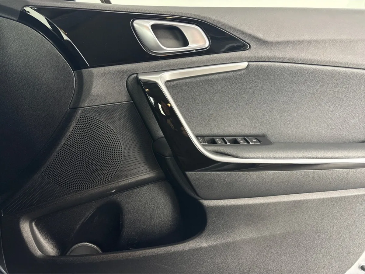 Kia XCeed Hatchback, Petrol Hybrid, 2024, Grey