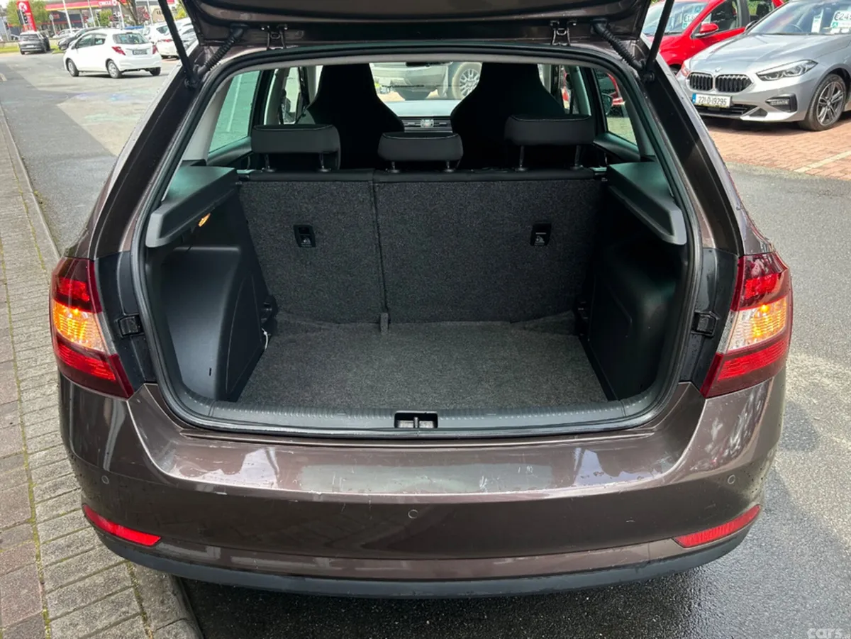 Skoda Rapid Hatchback, Diesel, 2016, Brown