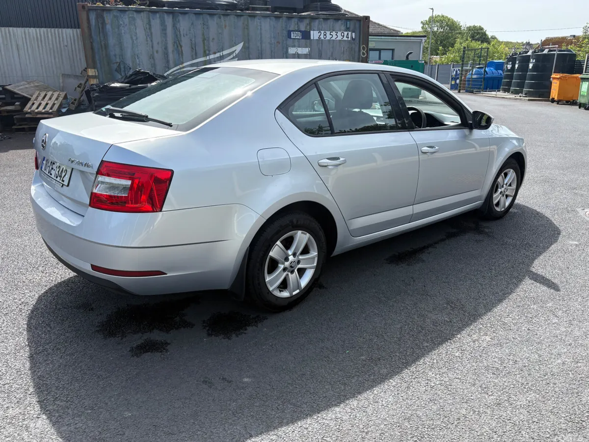Skoda Octavia Saloon, Diesel, 2018, Grey