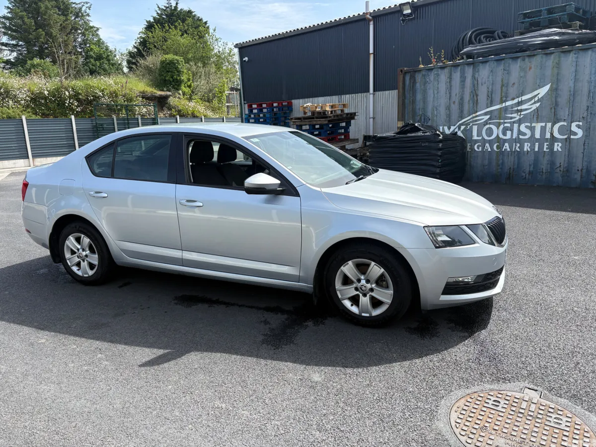 Skoda Octavia Saloon, Diesel, 2018, Grey