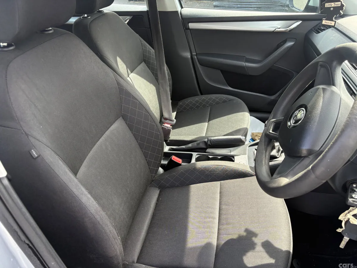 Skoda Octavia Saloon, Diesel, 2018, Grey