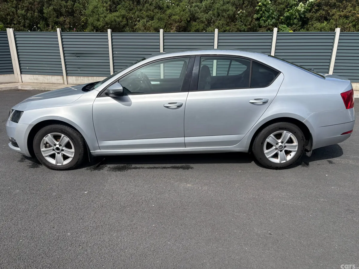 Skoda Octavia Saloon, Diesel, 2018, Grey