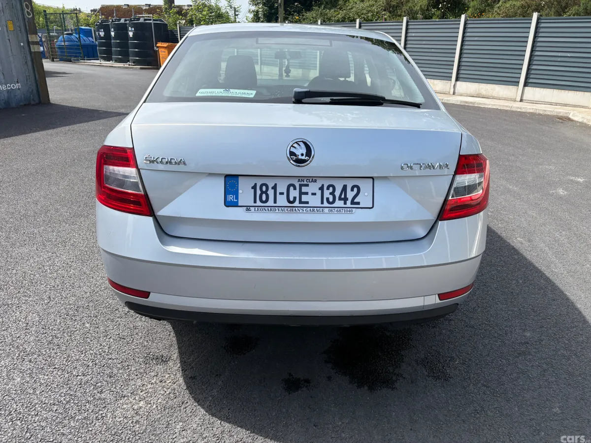 Skoda Octavia Saloon, Diesel, 2018, Grey