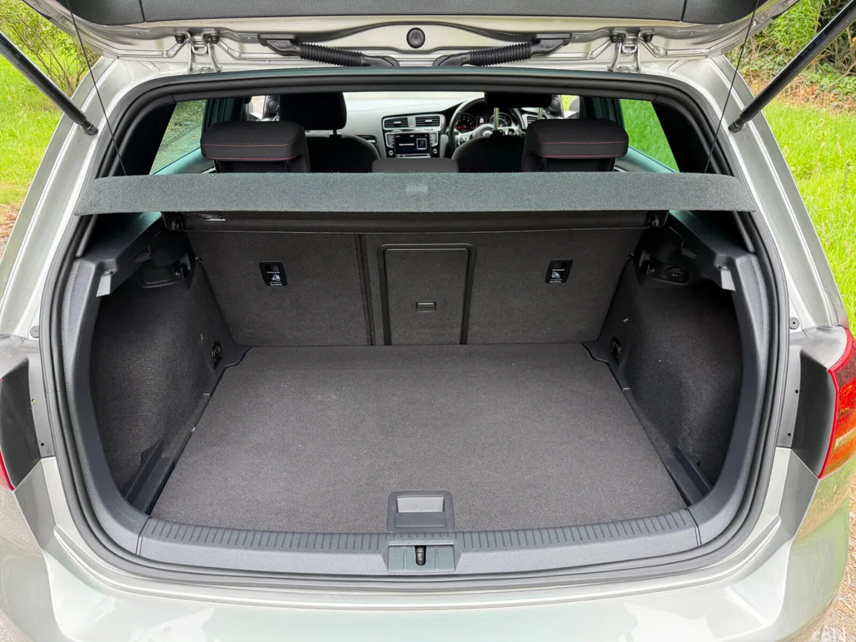 Volkswagen Golf Hatchback, Petrol, 2016, Silver