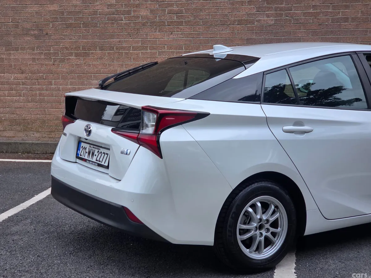 Toyota Prius Hatchback, Petrol Hybrid, 2021, White