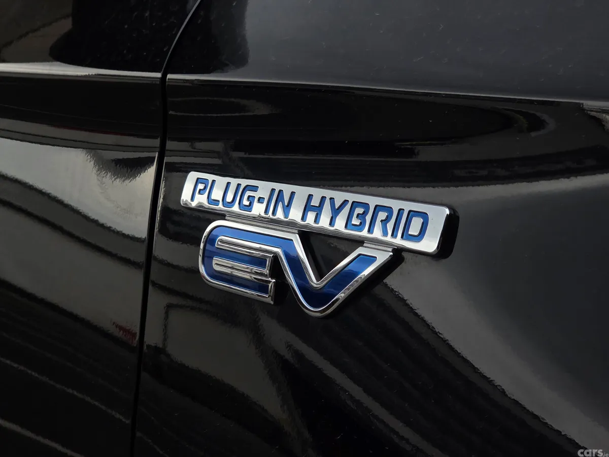 Mitsubishi Outlander MPV, Petrol Plug-in Hybrid, 2018, Black