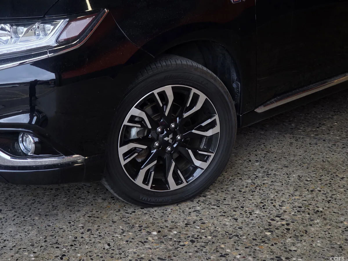 Mitsubishi Outlander MPV, Petrol Plug-in Hybrid, 2018, Black