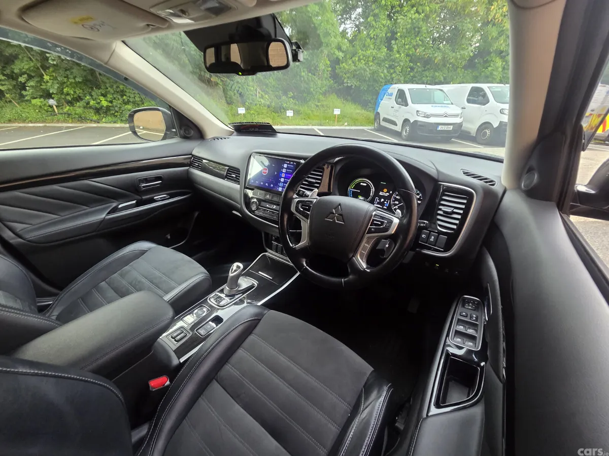 Mitsubishi Outlander MPV, Petrol Plug-in Hybrid, 2018, Black