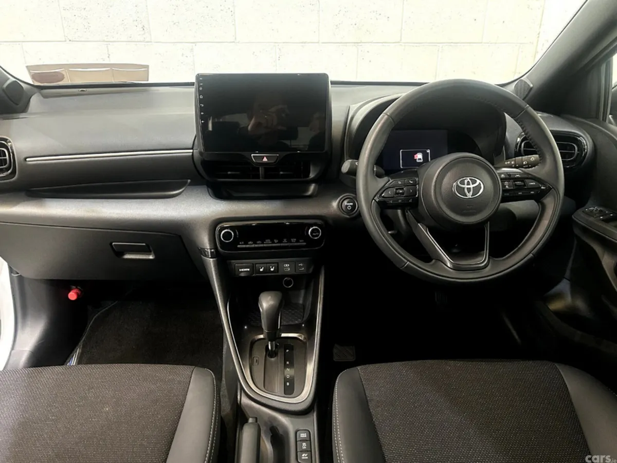 Toyota Yaris Hatchback, Petrol Hybrid, 2025, White