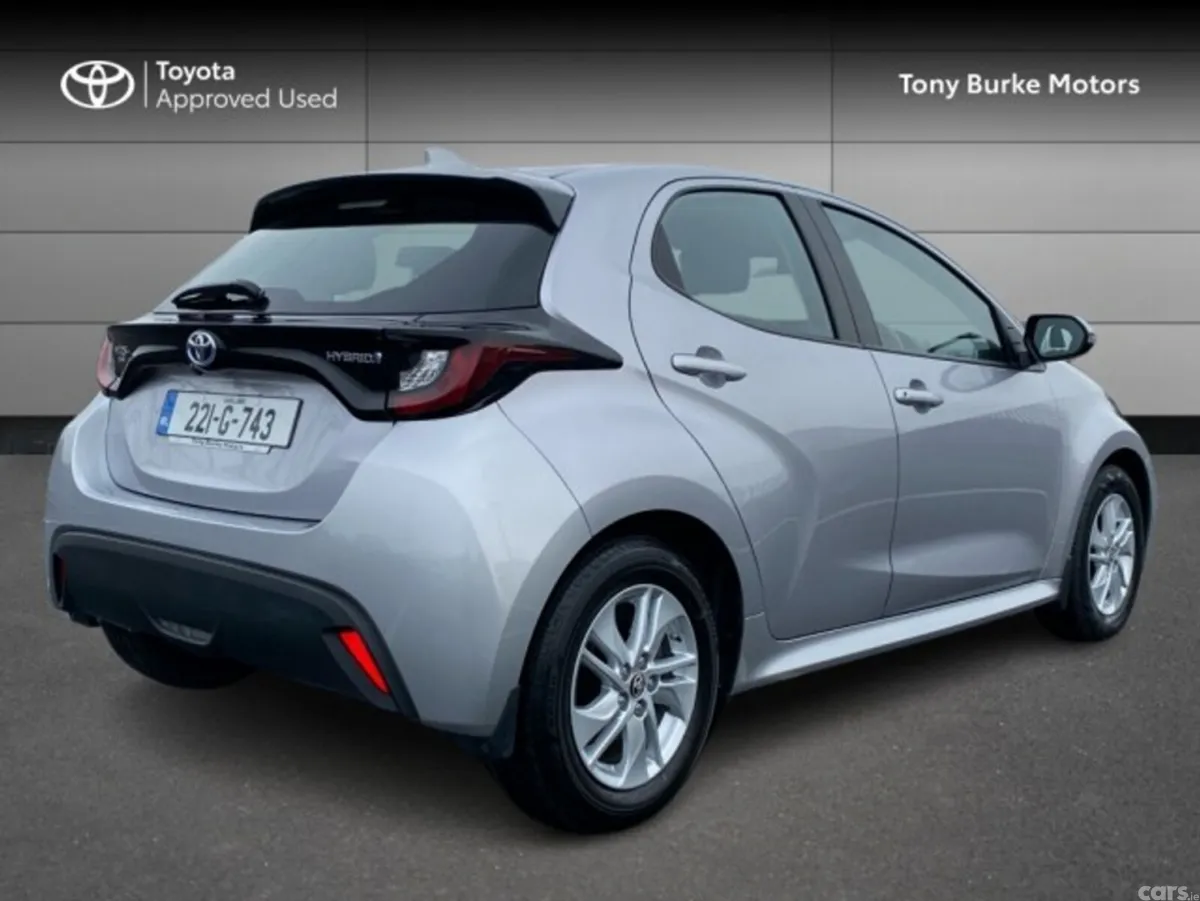 Toyota Yaris Hatchback, Petrol Hybrid, 2022, Silver