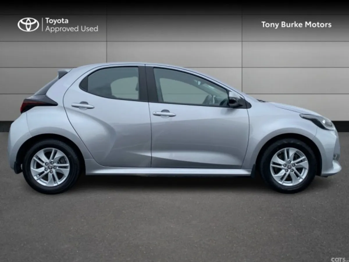 Toyota Yaris Hatchback, Petrol Hybrid, 2022, Silver