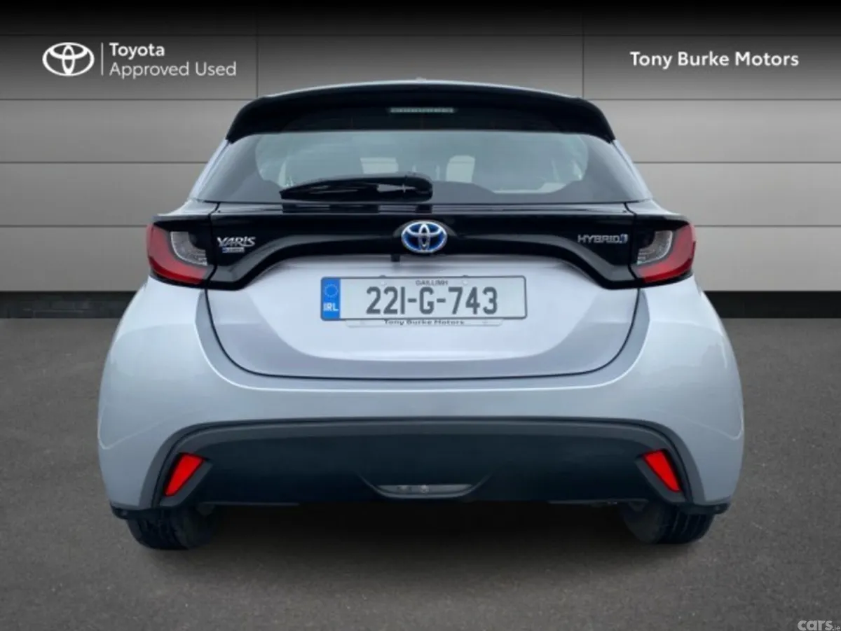 Toyota Yaris Hatchback, Petrol Hybrid, 2022, Silver