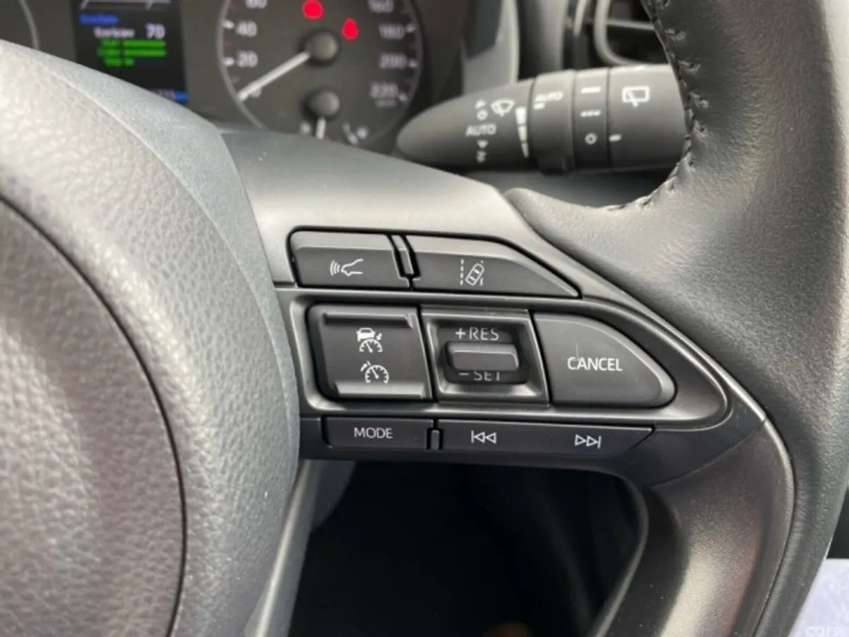 Toyota Yaris Hatchback, Petrol Hybrid, 2022, Silver