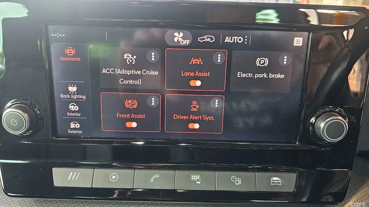SEAT Leon Hatchback, Petrol, 2021, Red