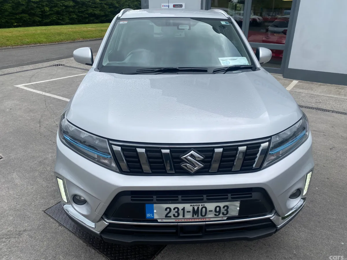 Suzuki Vitara SUV, Petrol Hybrid, 2023, Silver